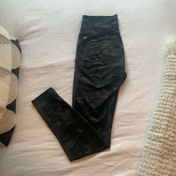 🖤Fabletics High-Wasted PowerHold Leggings🖤
